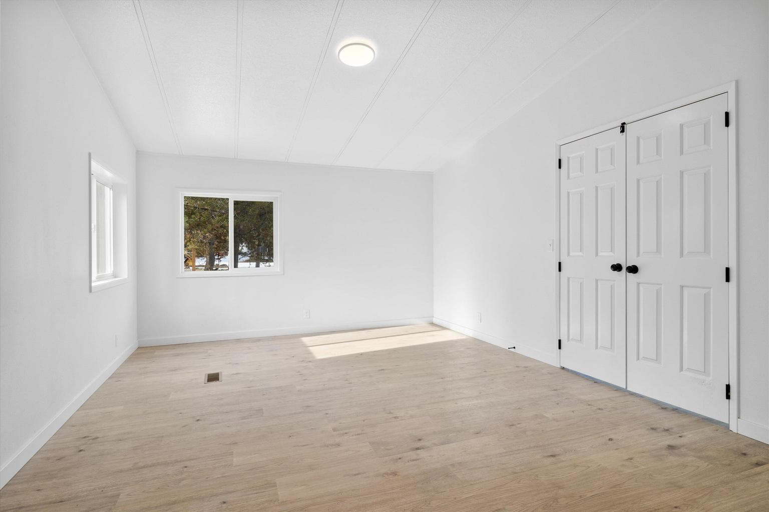 Photo of 53770 Aguilar Court 13 of 34