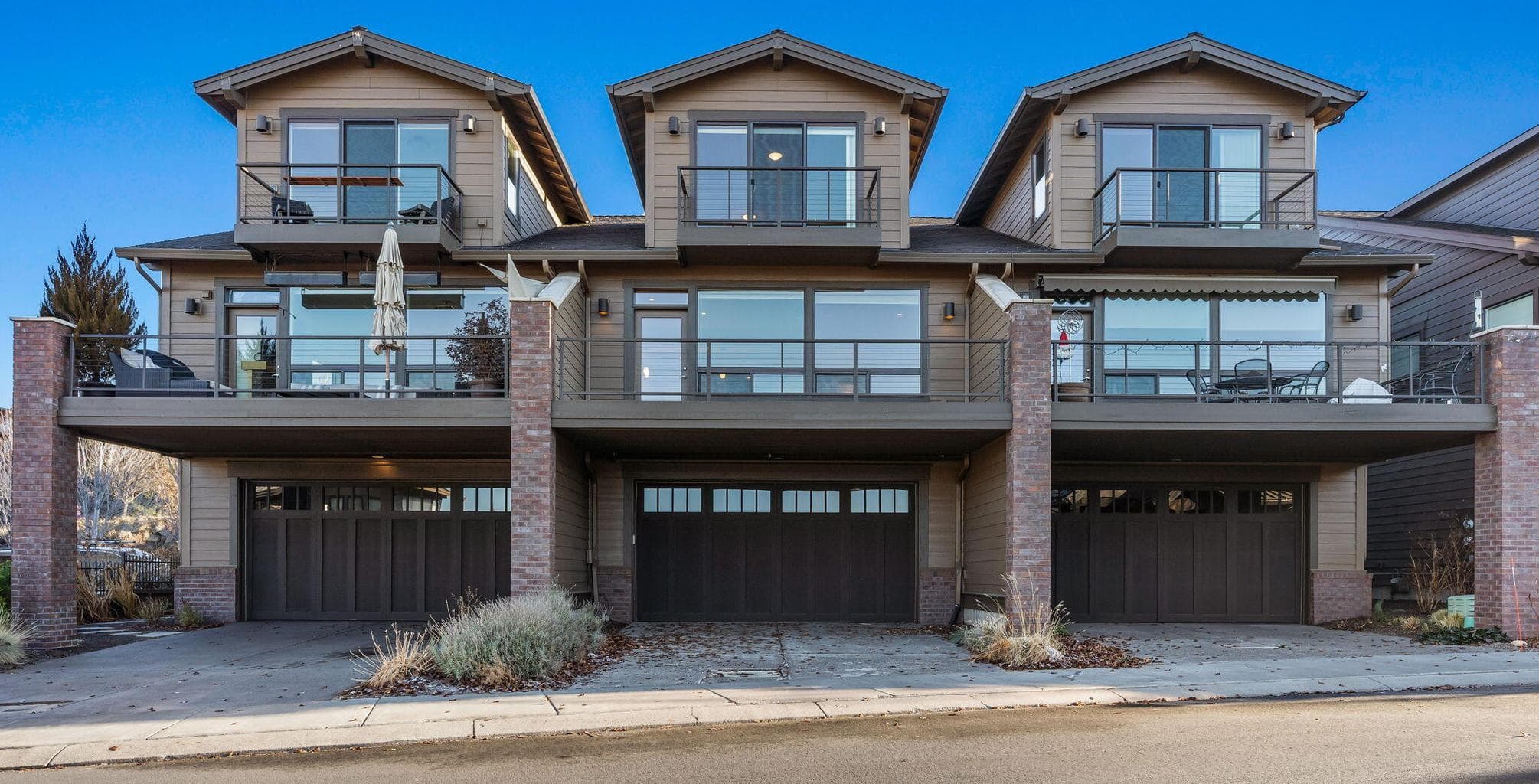 Photo of 857 Crestline 2 of 40