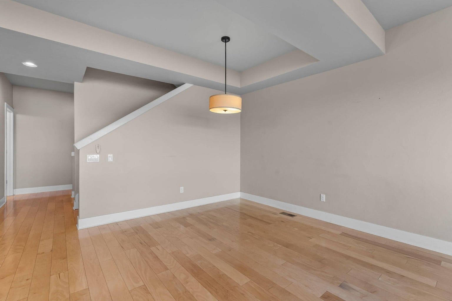 Photo of 857 SW Crestline Drive 14 of 40