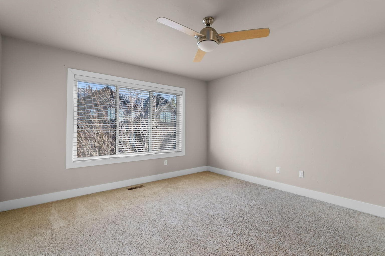 Photo of 857 SW Crestline Drive 32 of 40