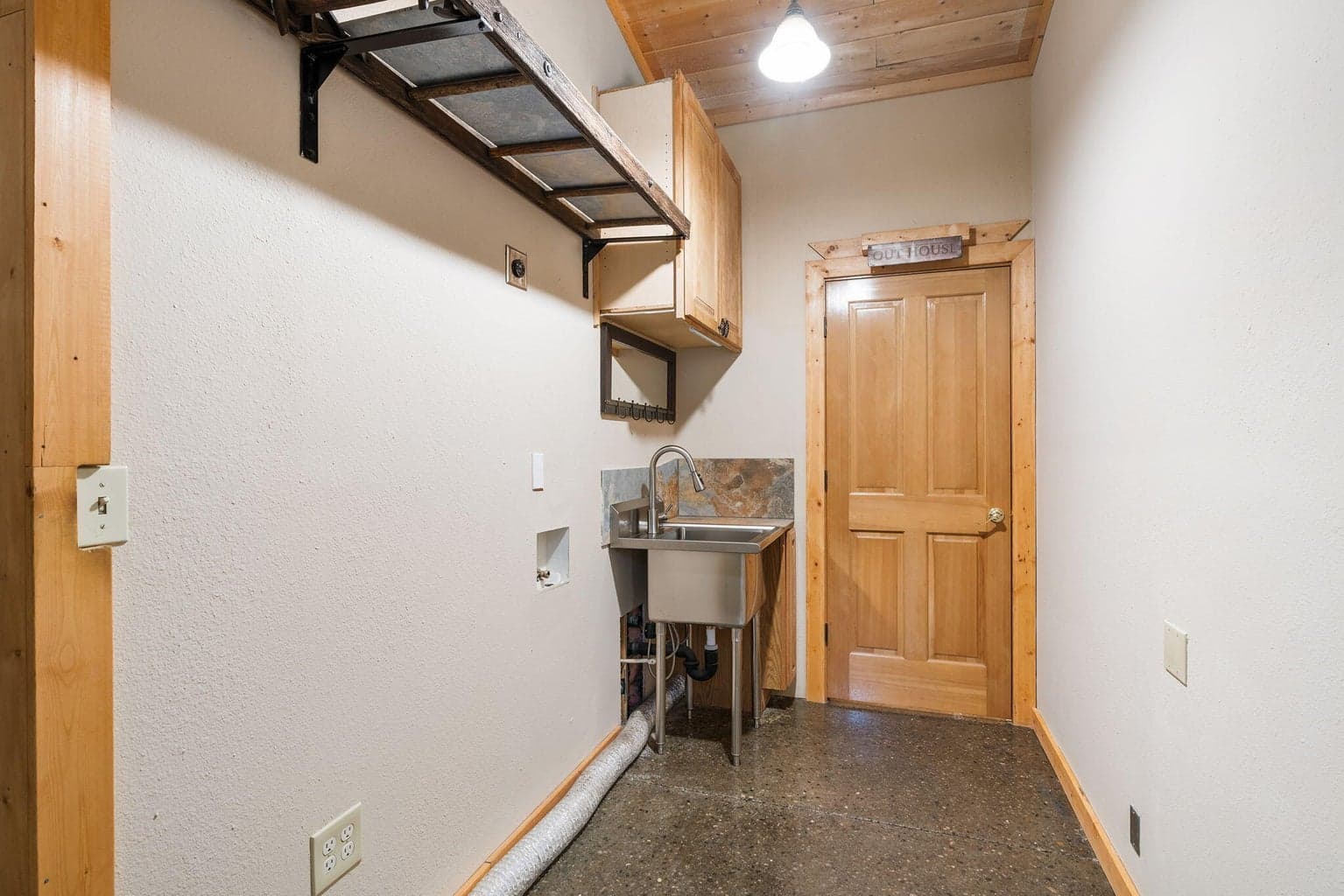 Laundry room to half bath