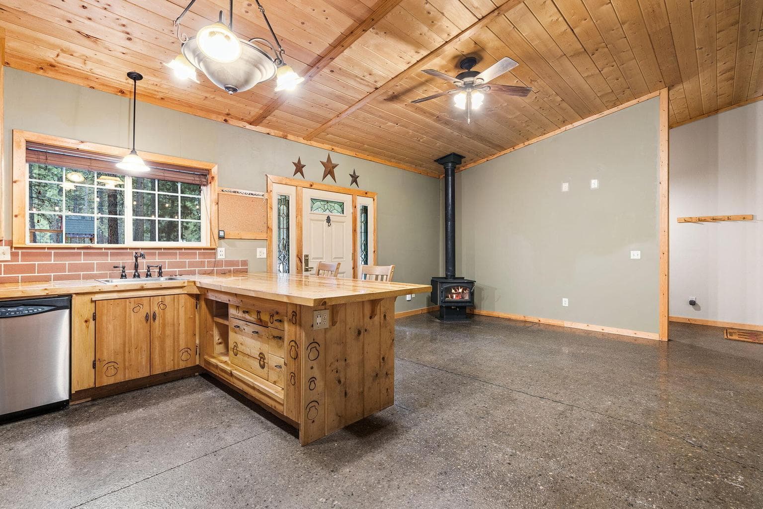 Photo of 15471 Ferndale Court 10 of 48