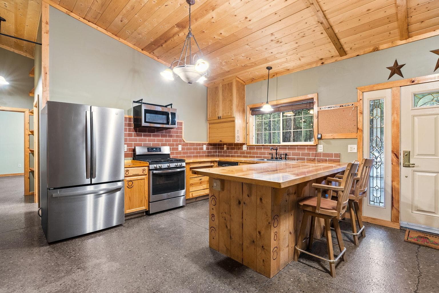 Photo of 15471 Ferndale Court 8 of 48