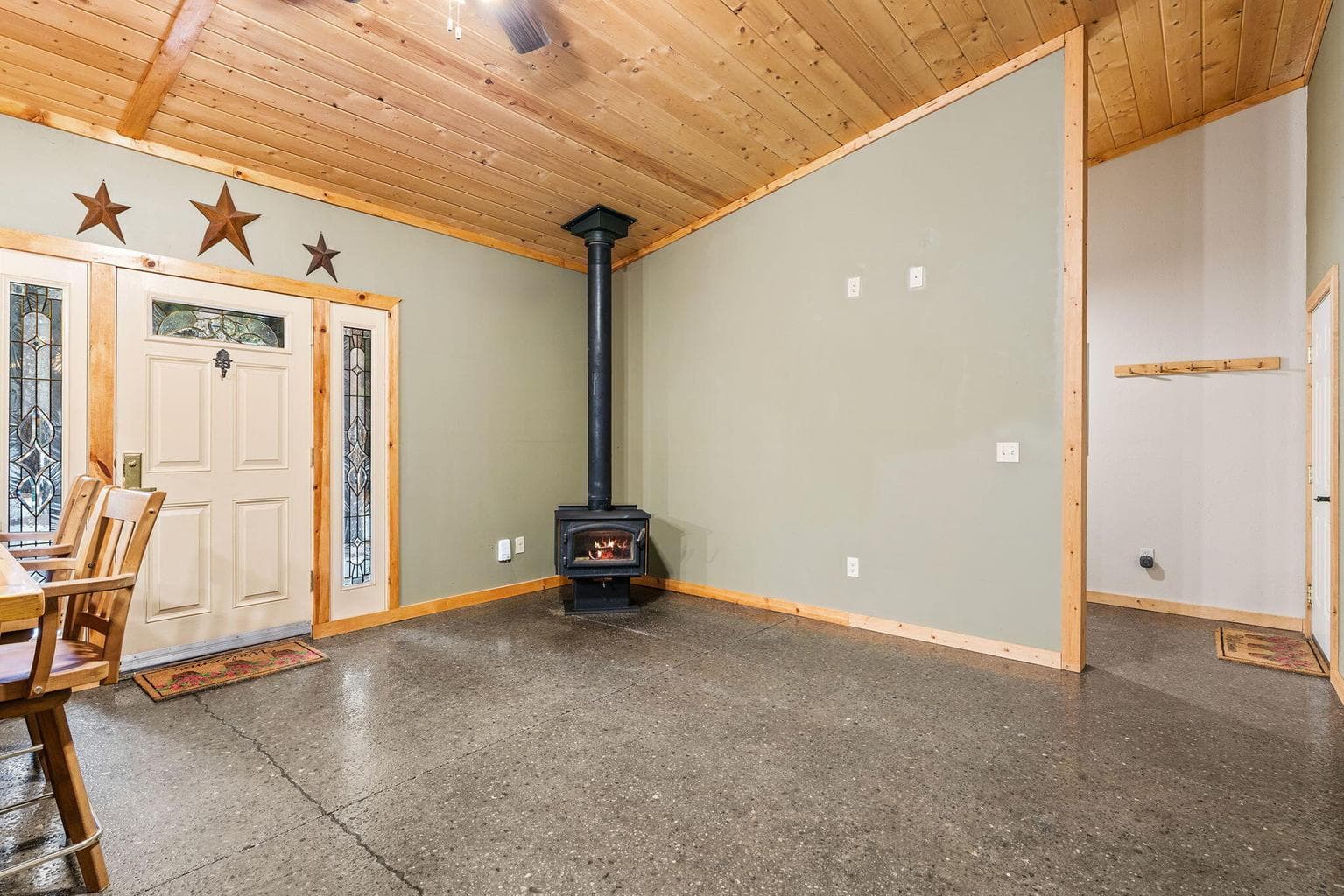 Photo of 15471 Ferndale Court 11 of 48