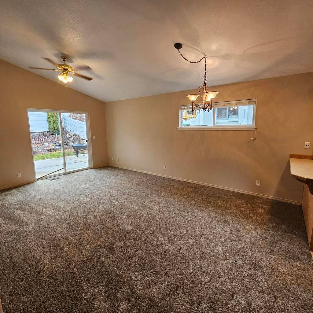 Photo of 3514 SW Reindeer Avenue 9 of 16