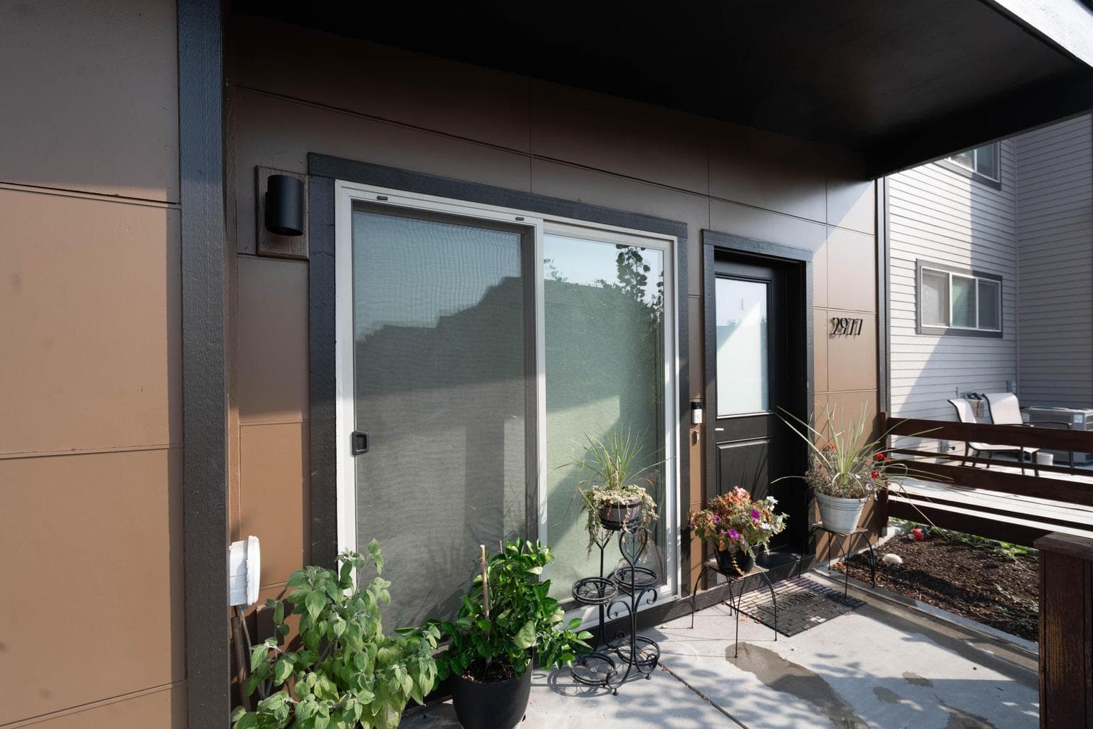 Photo of 2977 Elm 3 of 27