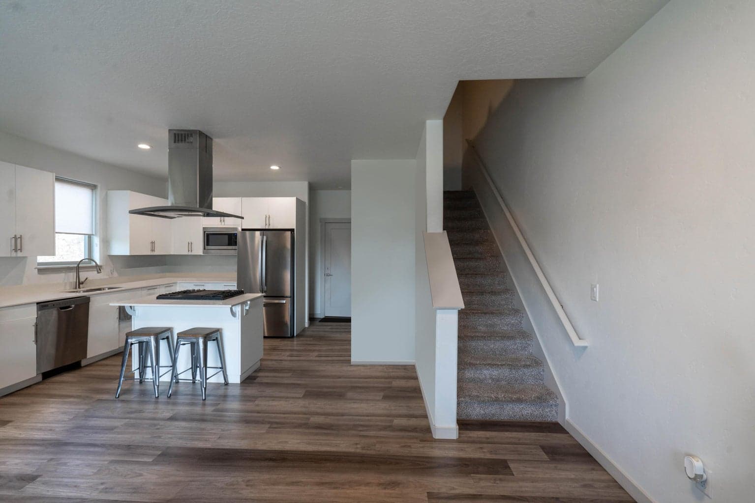 Photo of 2977 Elm 4 of 27