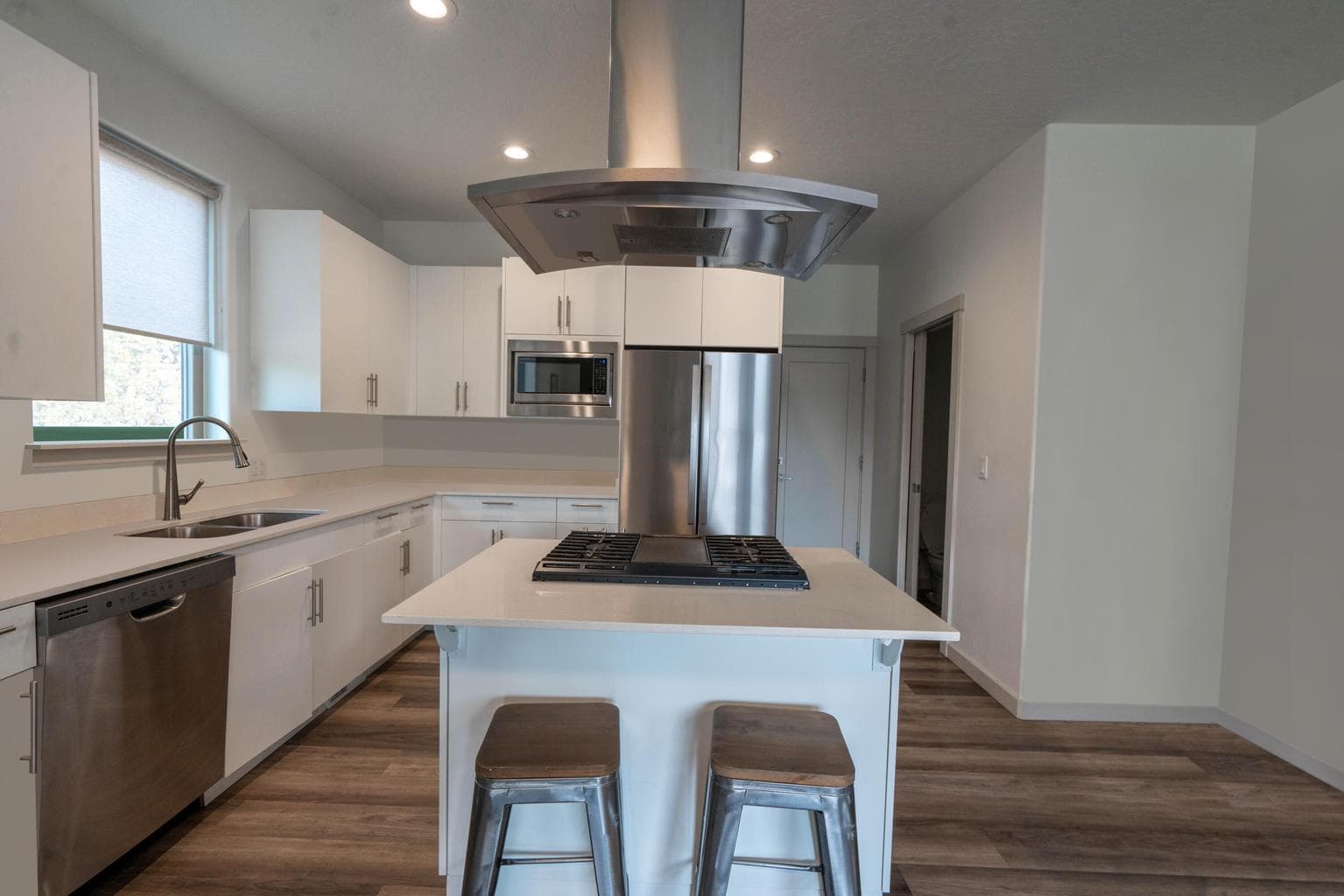Photo of 2977 NW Elm Avenue 8 of 27
