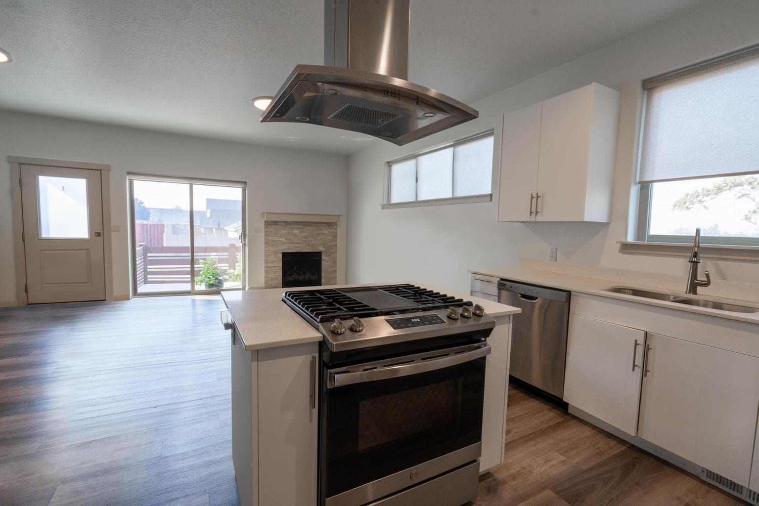 Photo of 2977 NW Elm Avenue 11 of 27