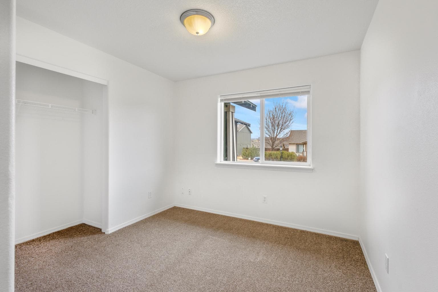 Photo of 832 SE Kierra Place 10 of 36