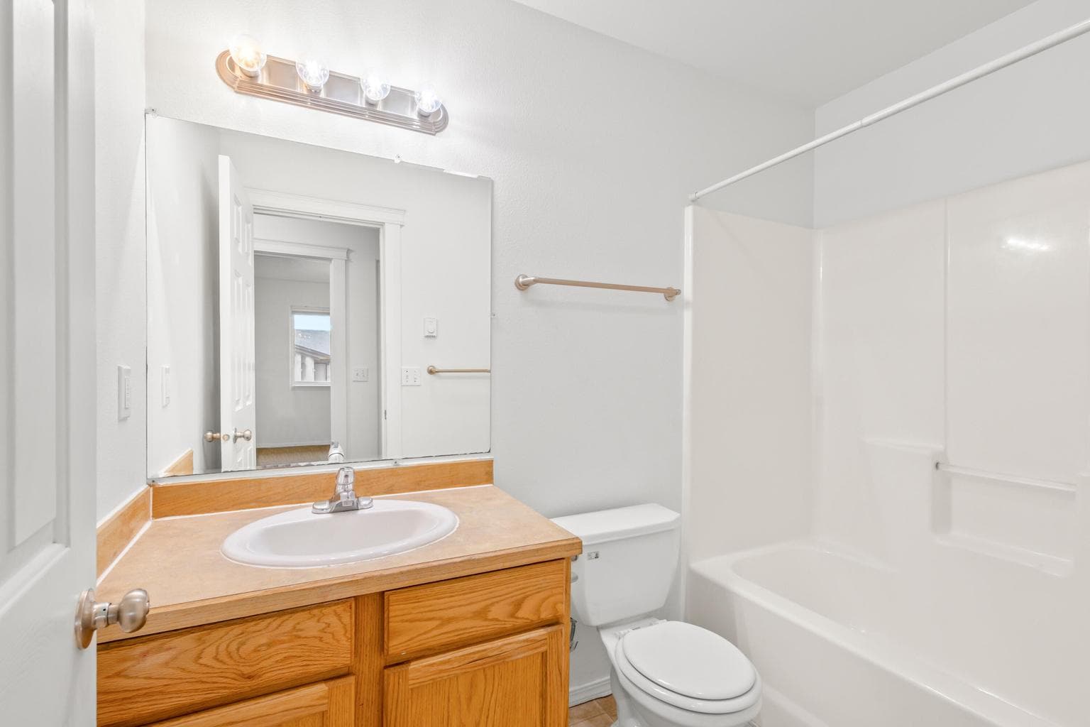 Photo of 832 SE Kierra Place 11 of 36