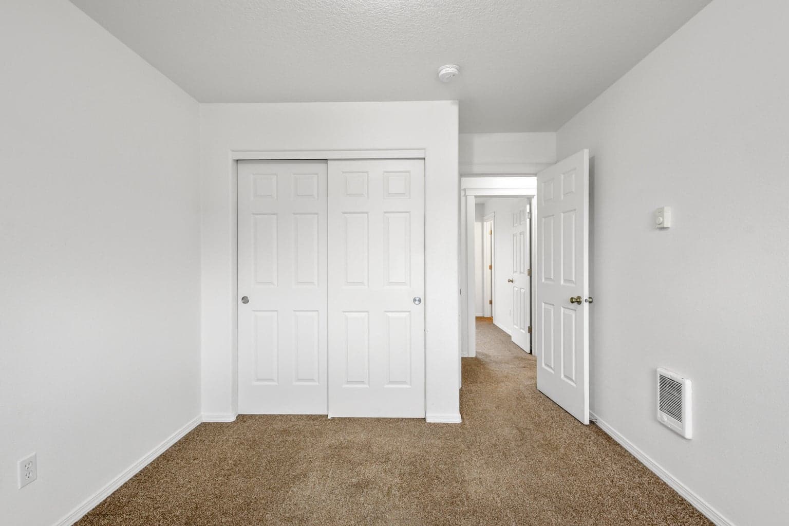 Photo of 832 SE Kierra Place 14 of 36