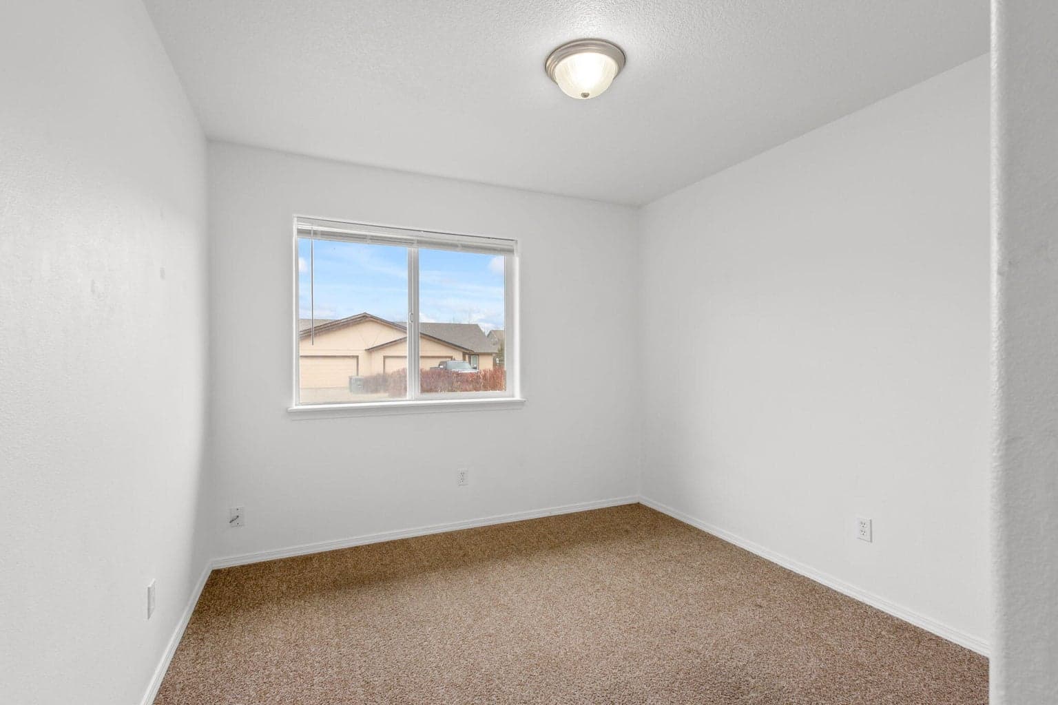 Photo of 832 SE Kierra Place 30 of 36