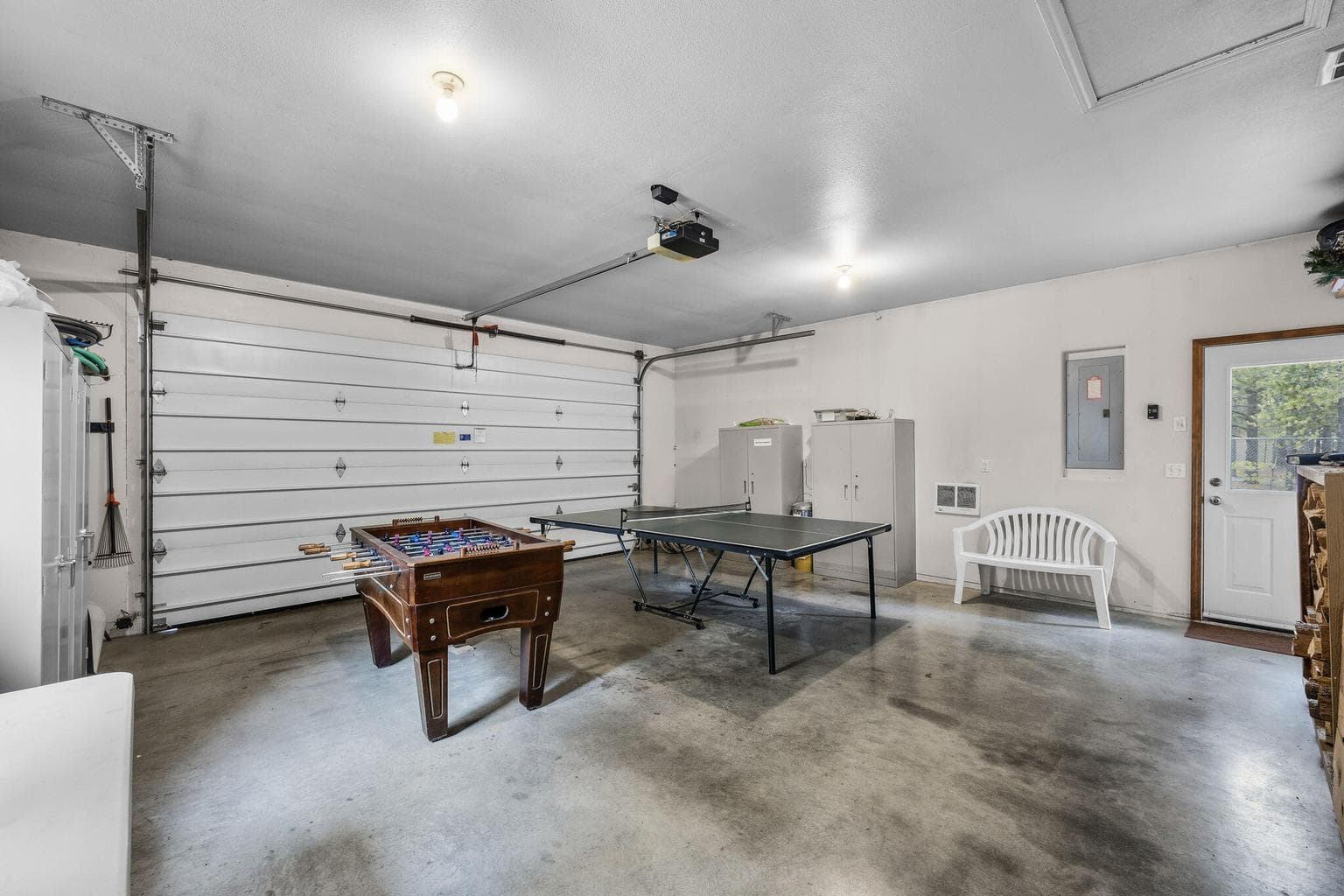 Spacious Heated Garage