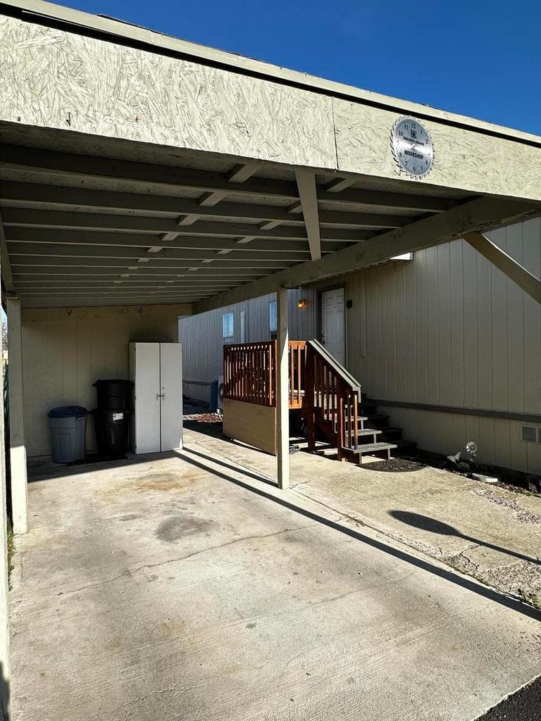 Photo of 400 NW Terrace Lane 7 of 32