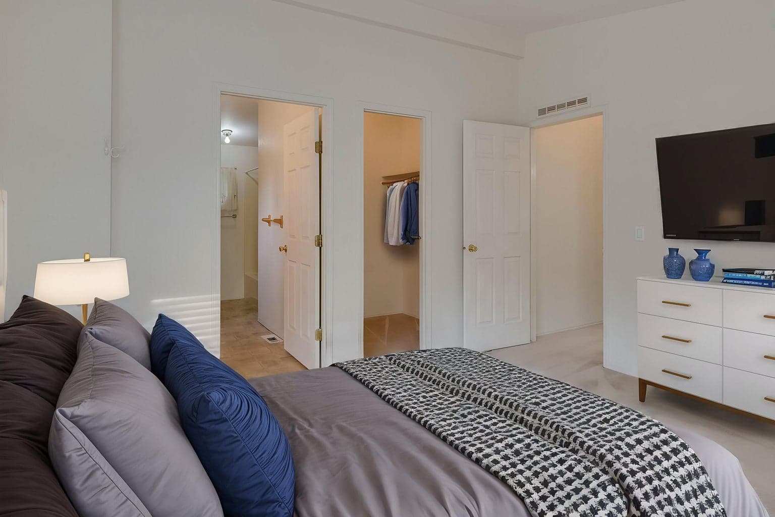Photo of 3650 SW Canal Boulevard 13 of 35