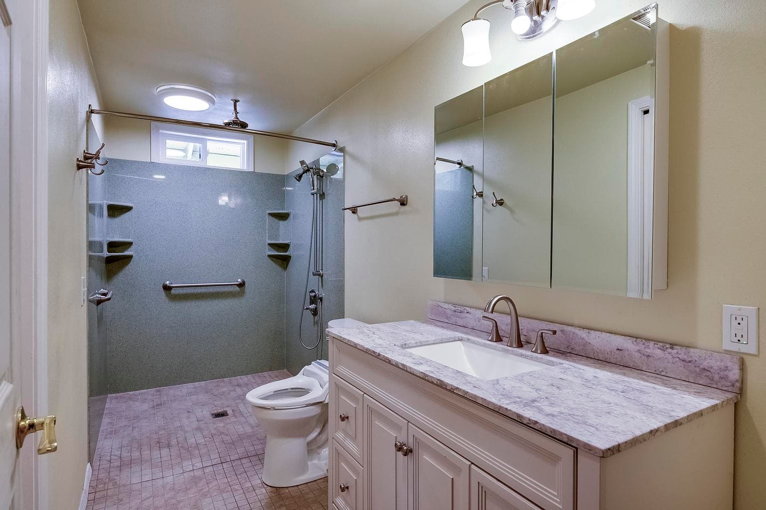 Photo of 416 NE 10th Street 14 of 26