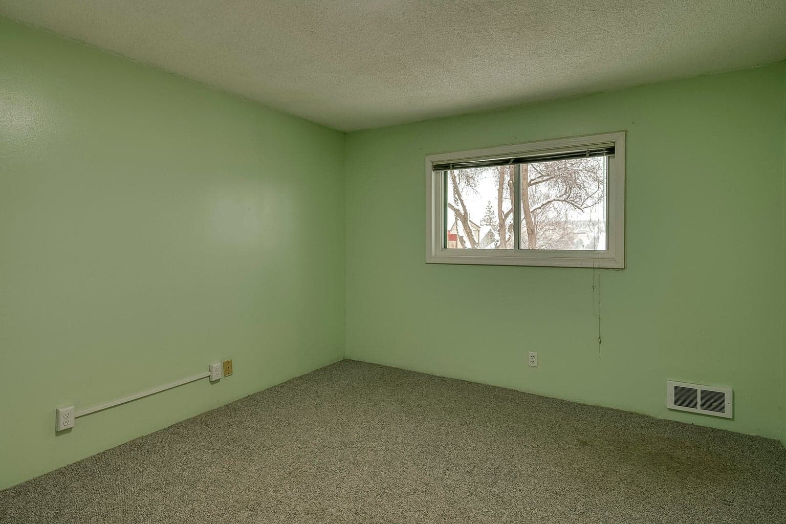 Photo of 416 NE 10th Street 16 of 26
