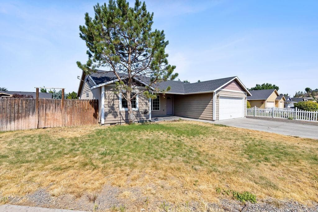Photo of 2225 NE Timberwolf Loop 21 of 21
