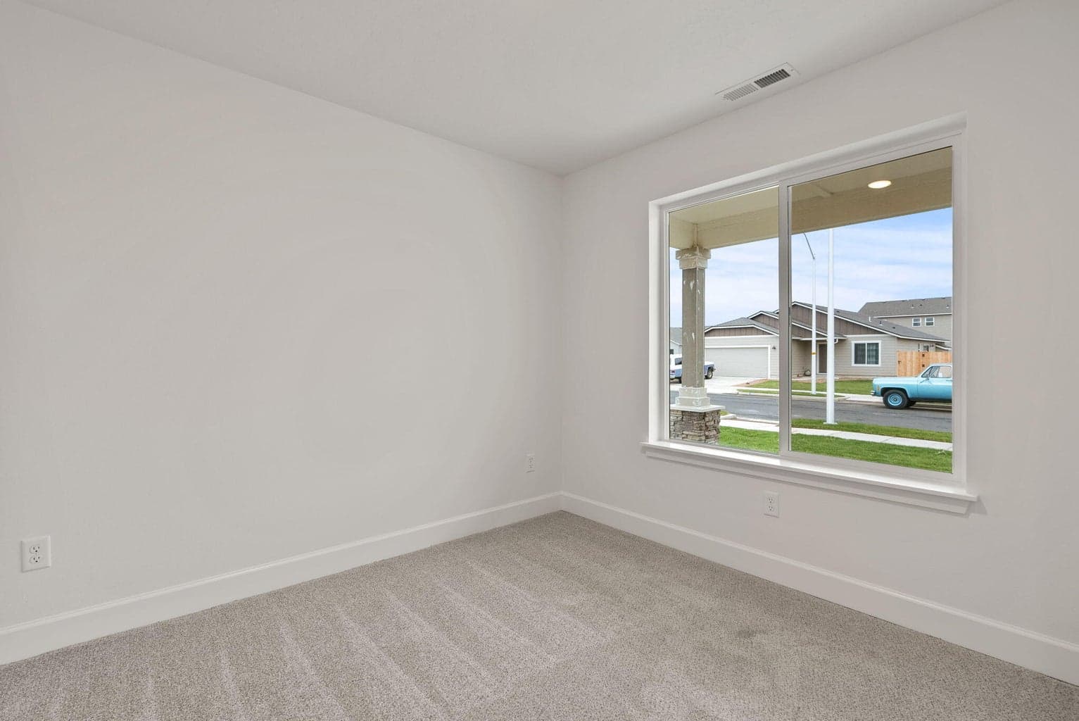 1st bedroom/den
