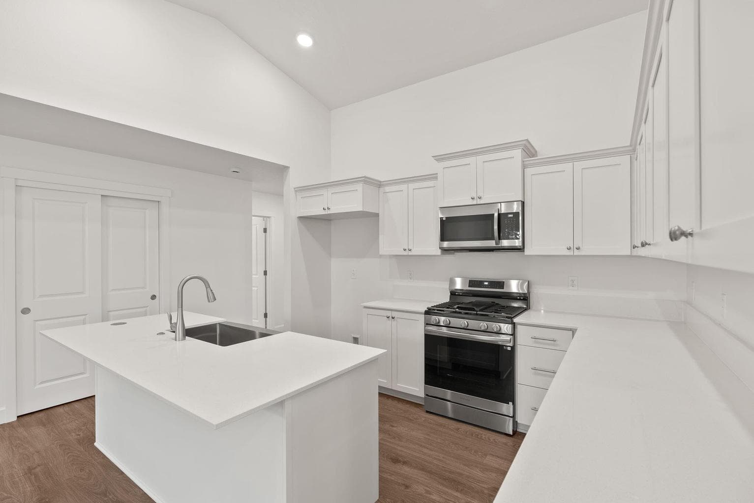 Photo of 300 NW Par Avenue 12 of 28