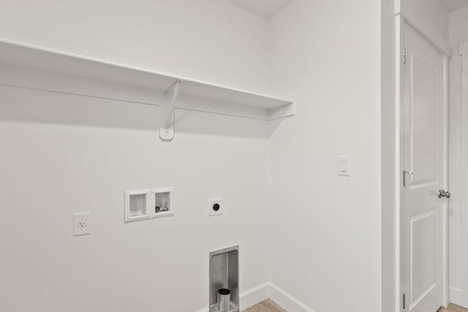 laundry room between 1st bedroom/den and kitchen