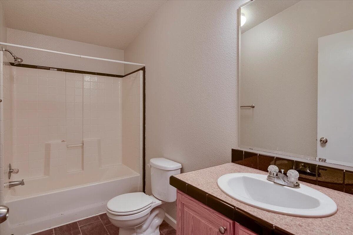 with tub/shower