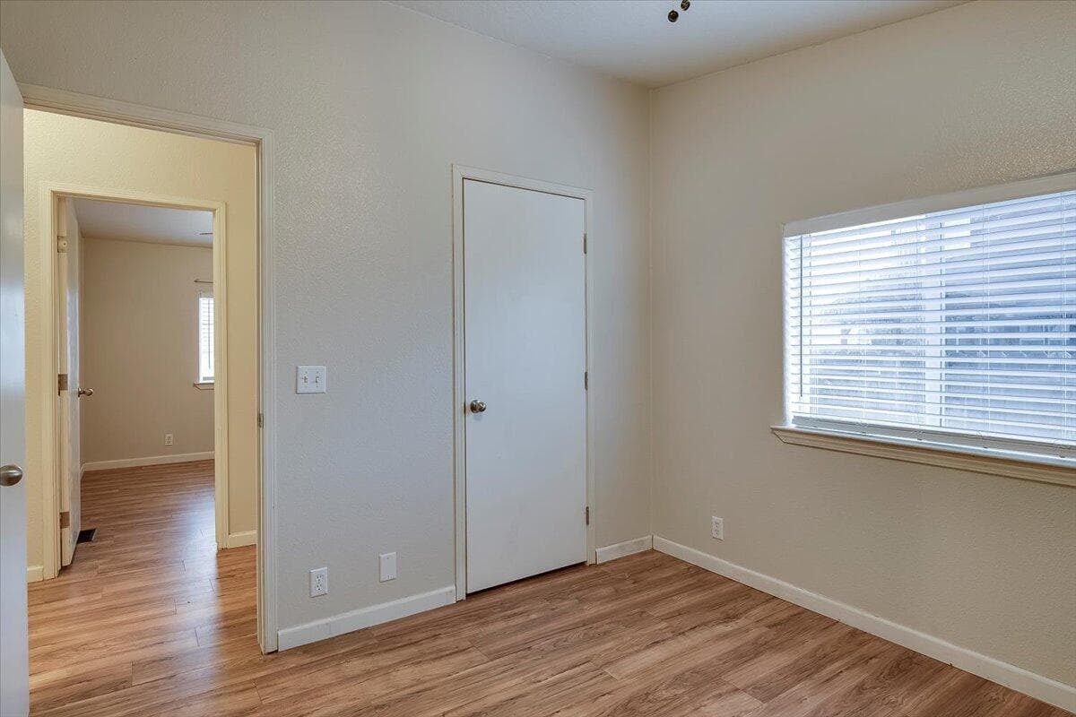 Photo of 833 NE Shoshone Drive 25 of 33