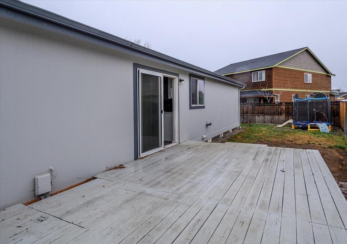Photo of 833 NE Shoshone Drive 31 of 33