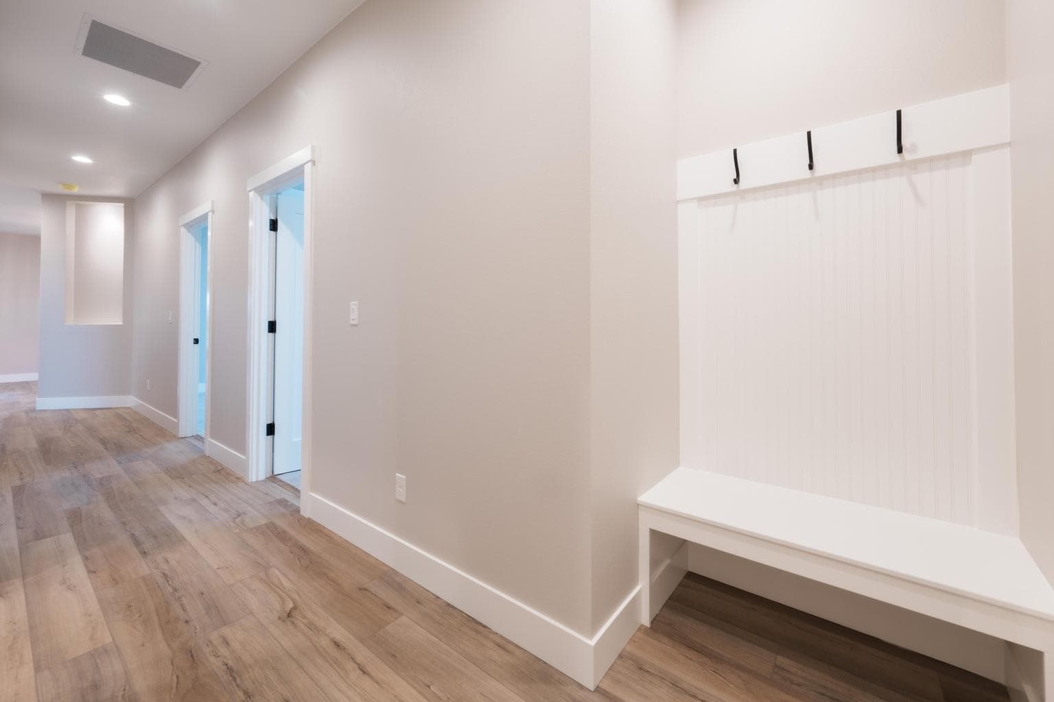Photo of 1001 SE Greenleaf Lane 9 of 41