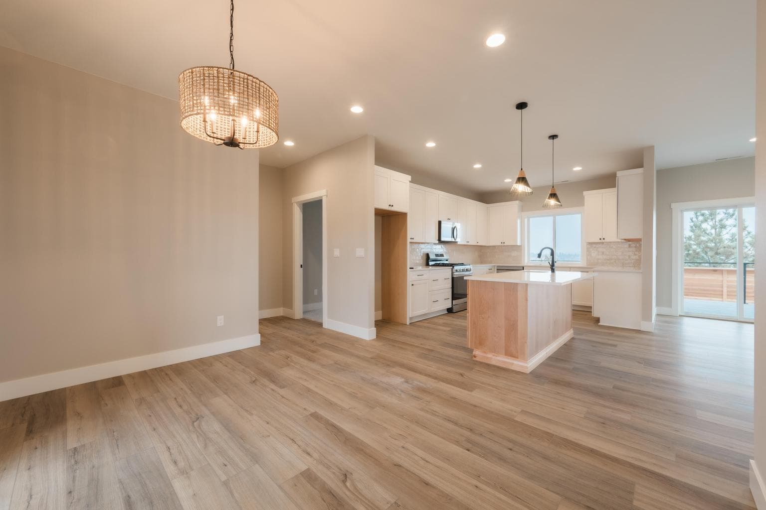 Photo of 1001 SE Greenleaf Lane 12 of 41