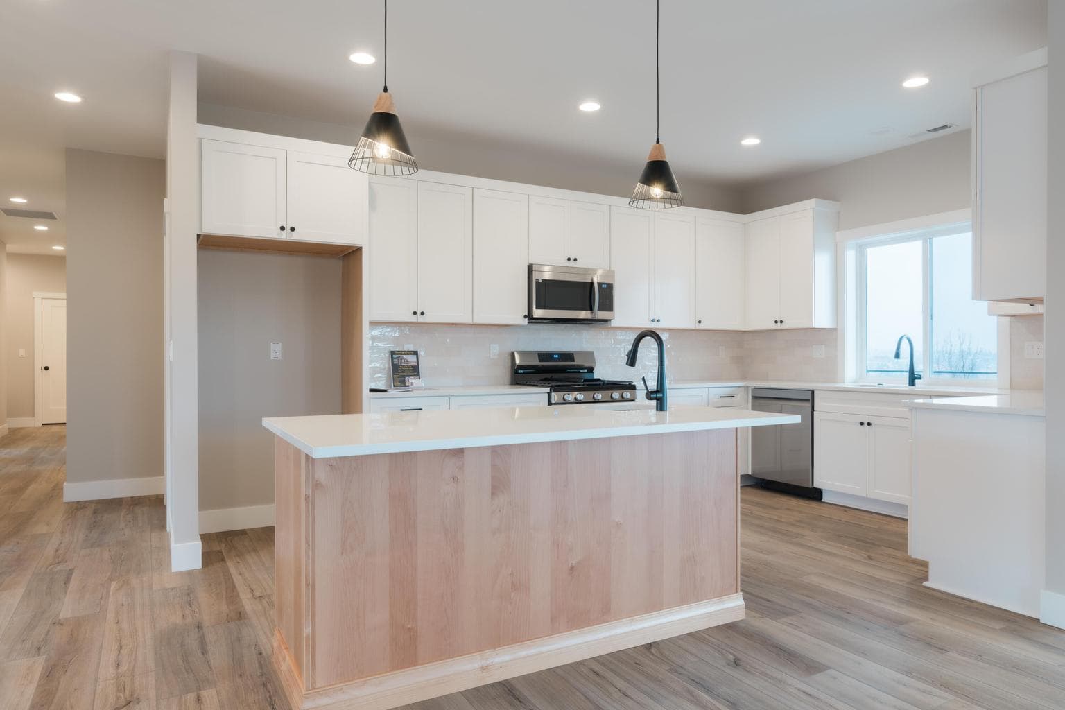 Photo of 1001 SE Greenleaf Lane 13 of 41