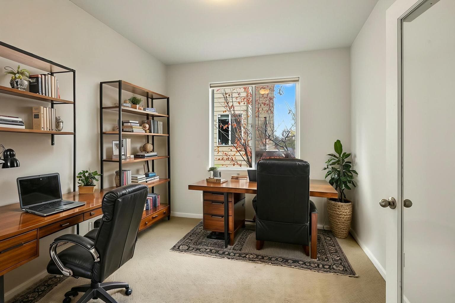 Middle Bedroom/Den
