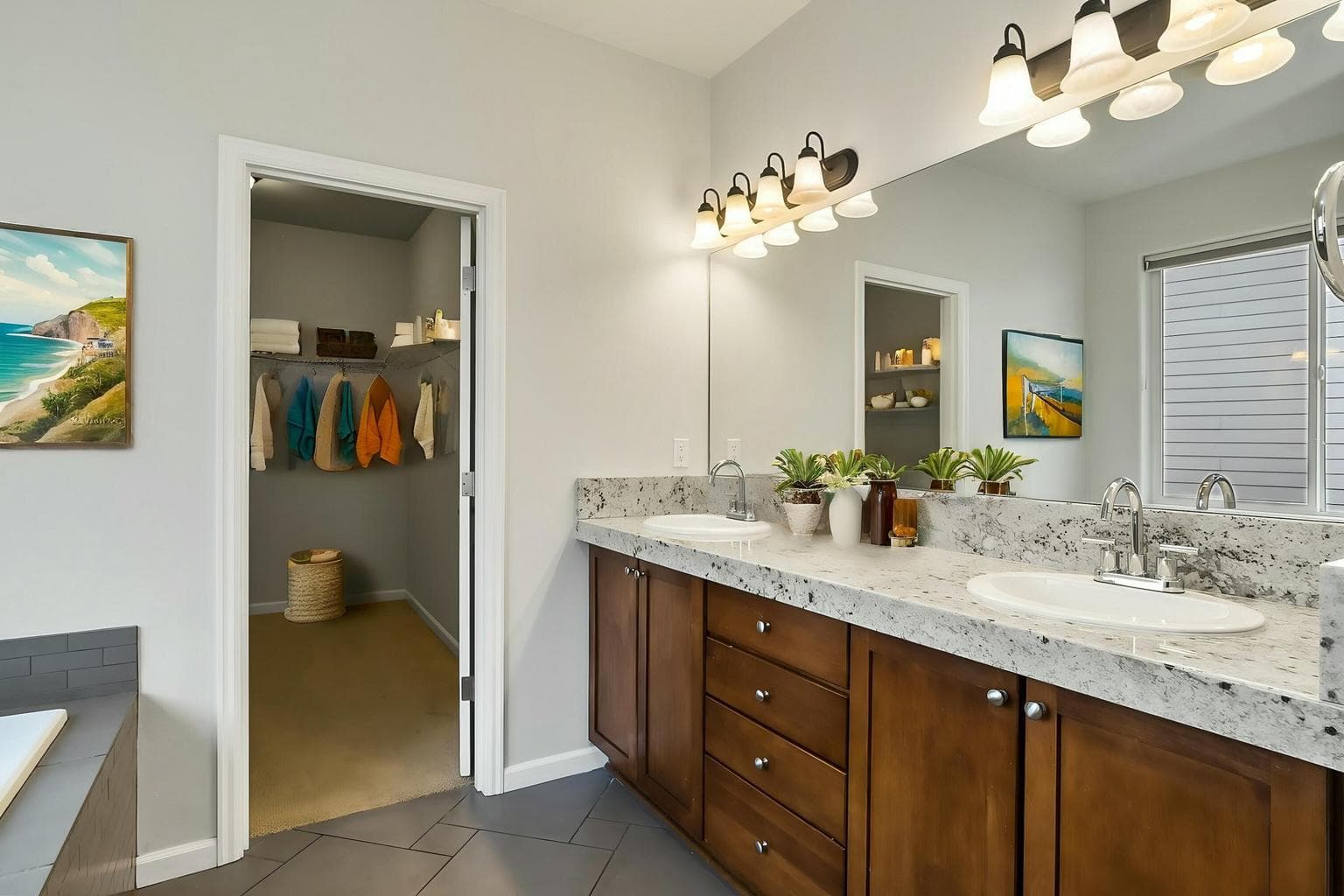 Photo of 2865 SW 49th Street 14 of 44