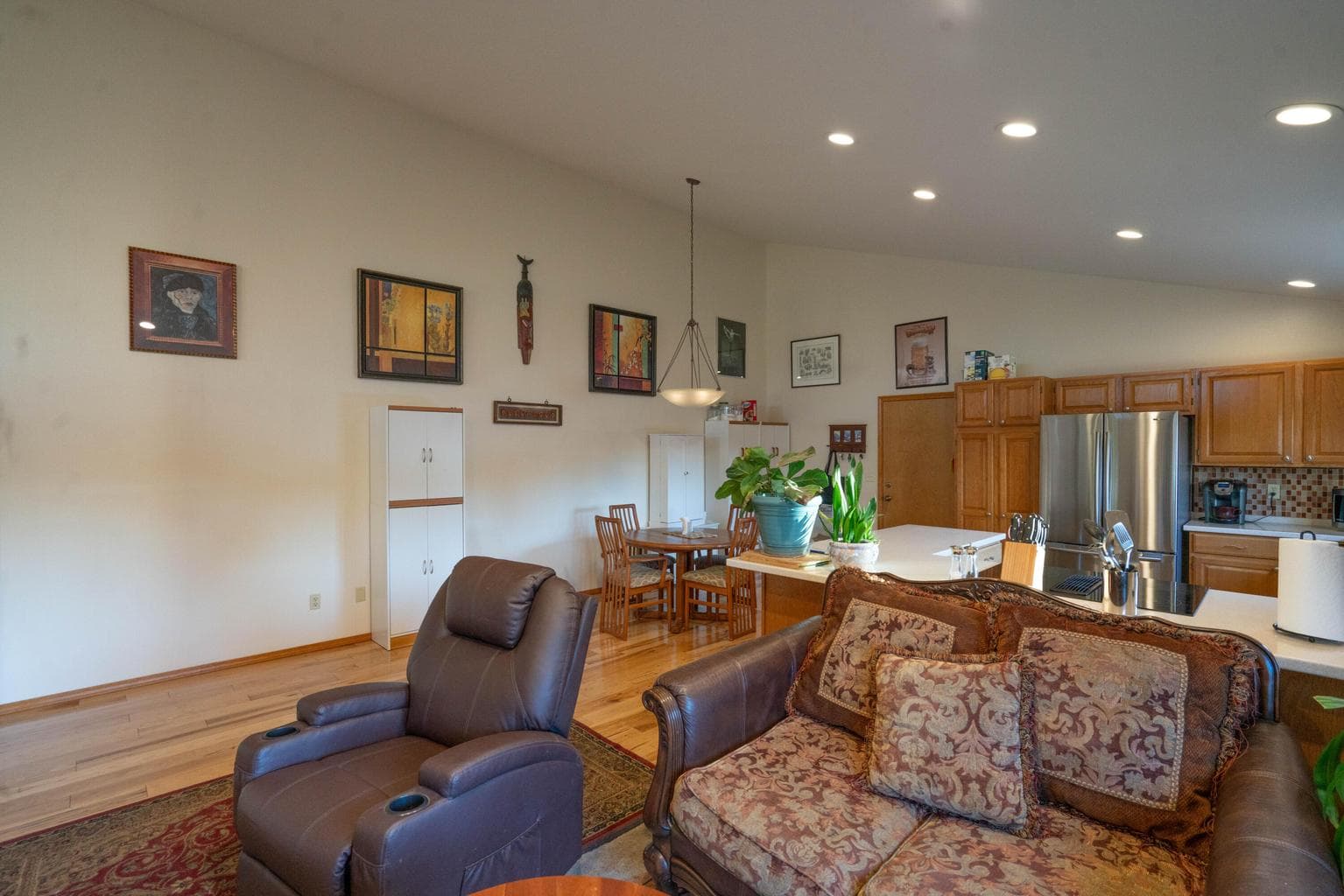 Photo of 2689 Williams 6 of 73