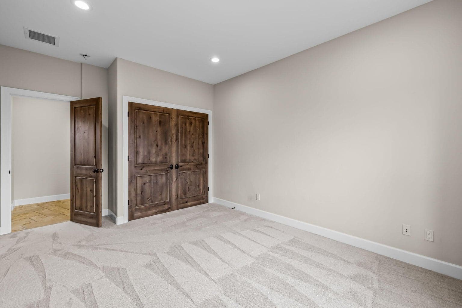 Photo of 4655 SW Loma Linda Drive 37 of 90