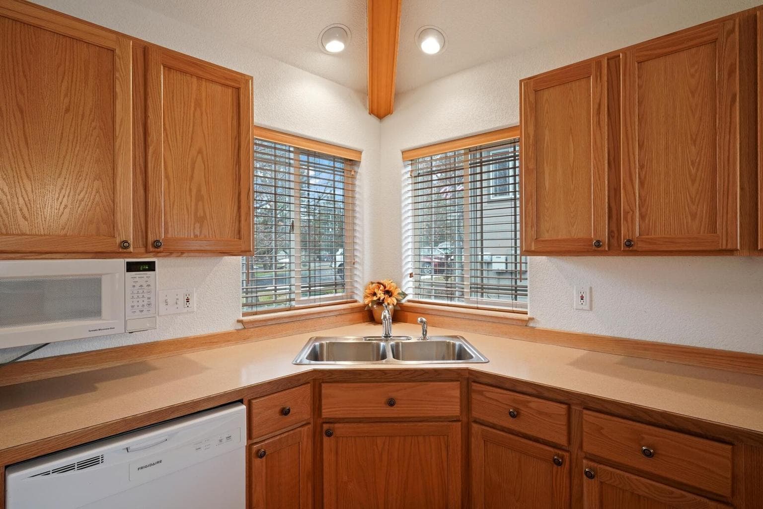 Photo of 873 Golden Pheasant Drive 7 of 39