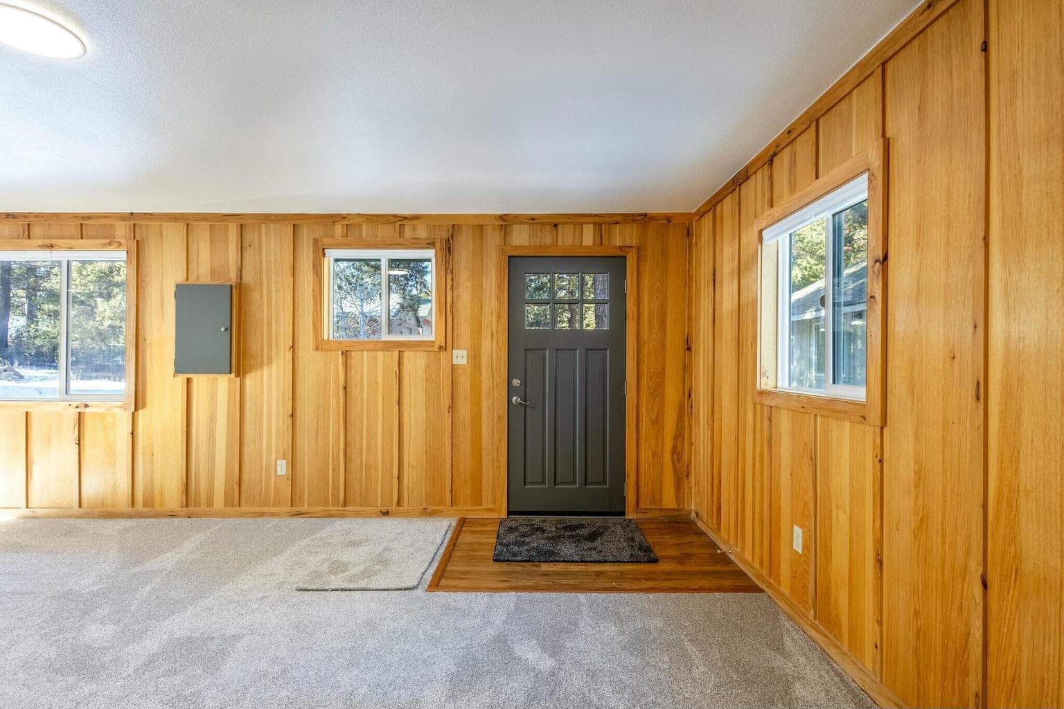 Photo of 16033 Alpine Drive 4 of 39