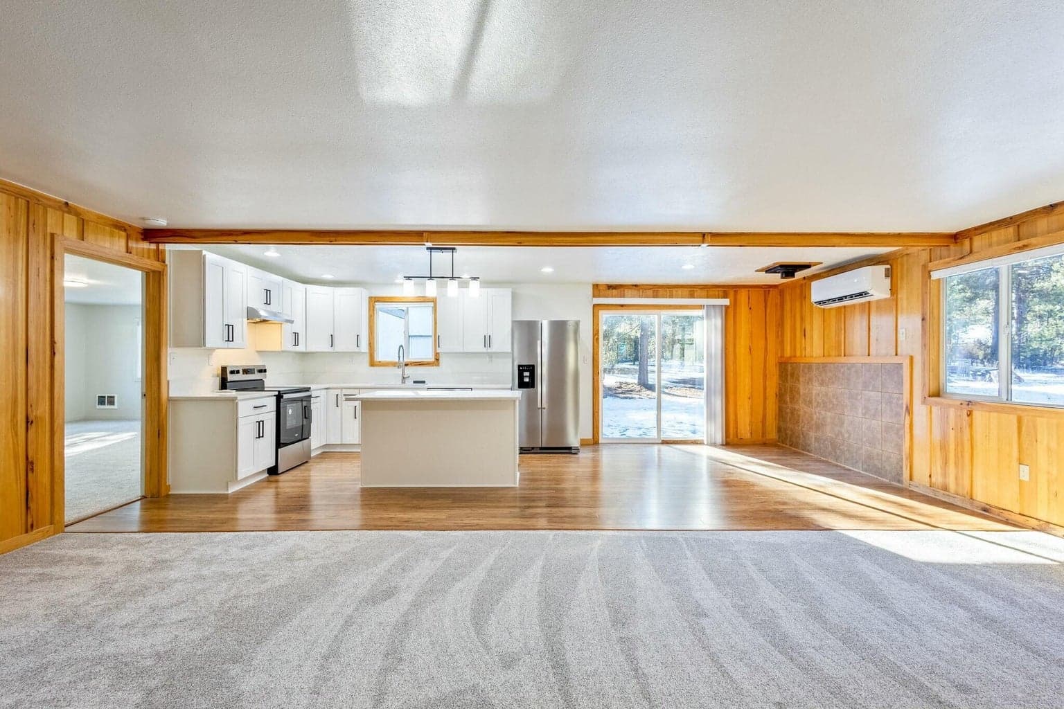 Photo of 16033 Alpine Drive 6 of 39