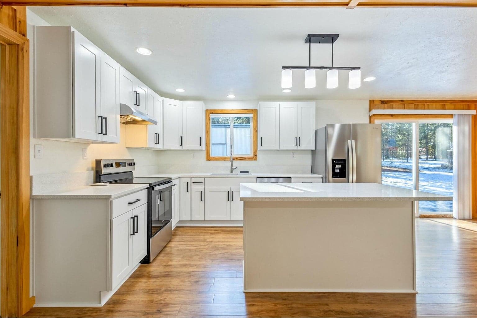 Photo of 16033 Alpine Drive 7 of 39