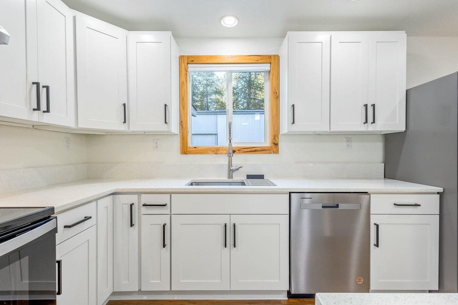 Photo of 16033 Alpine Drive 8 of 39