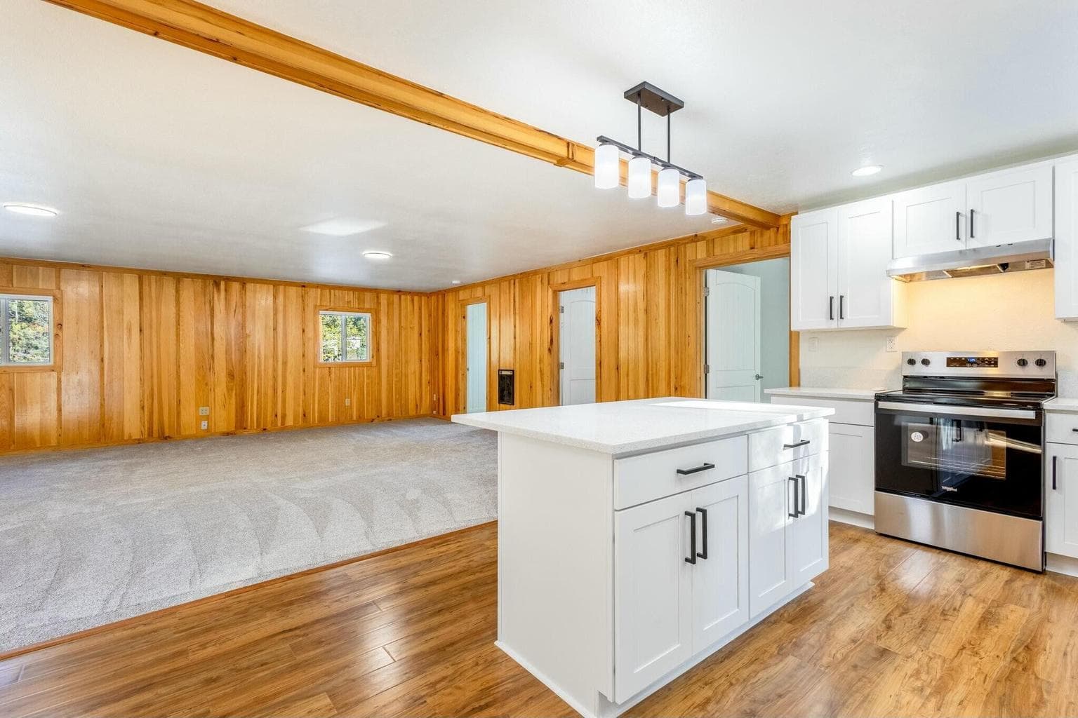 Photo of 16033 Alpine Drive 10 of 39
