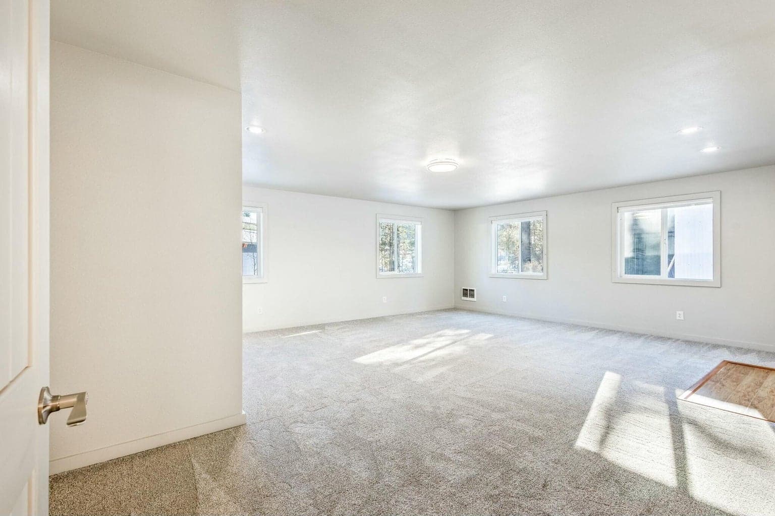 Photo of 16033 Alpine Drive 15 of 39