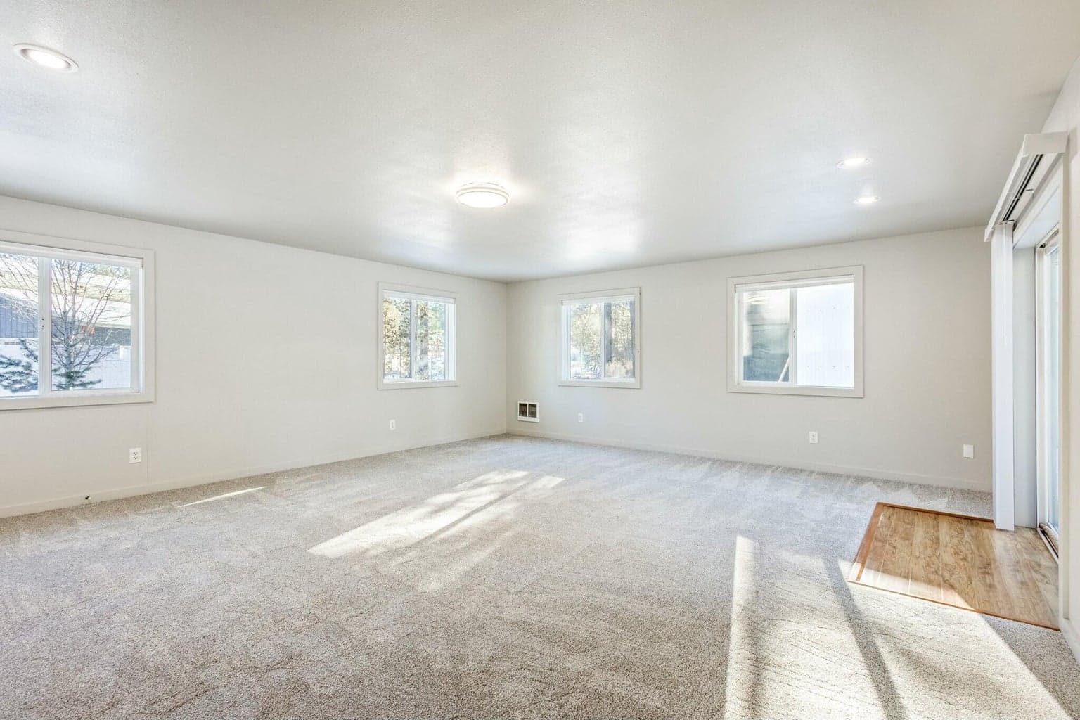 Photo of 16033 Alpine Drive 16 of 39