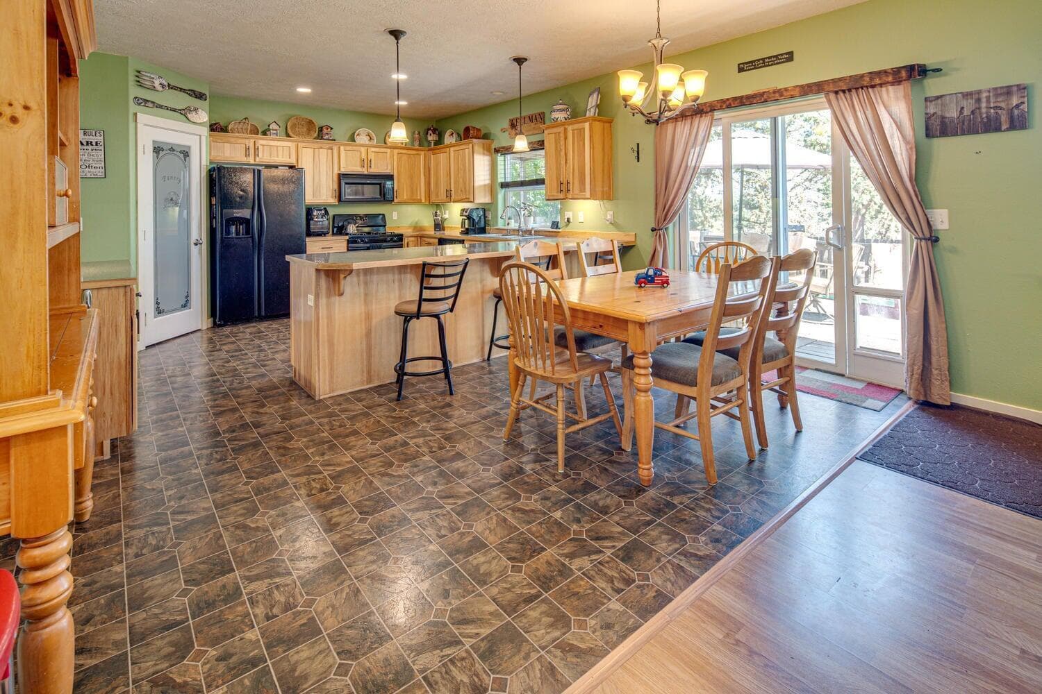 Photo of 2958 NW 19th Street 9 of 46