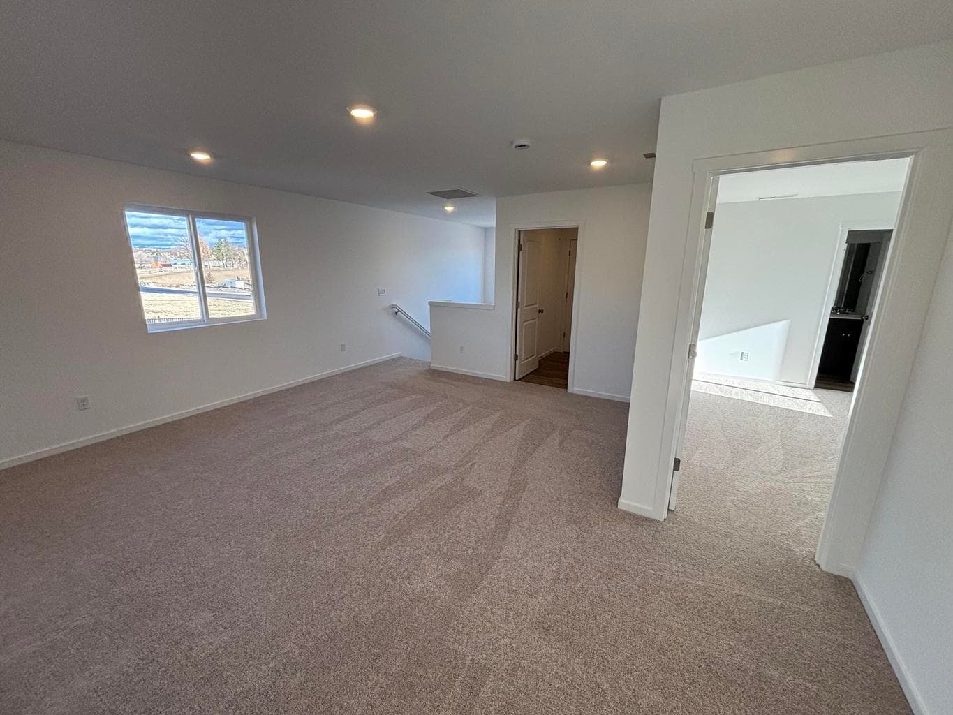 Photo of 1395 NE Cobbleridge Lp 31 of 37