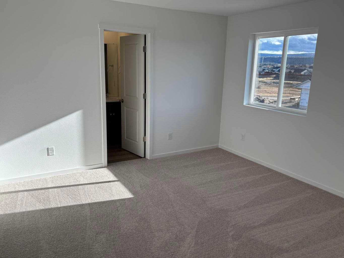 Photo of 1395 NE Cobbleridge Lp 33 of 37