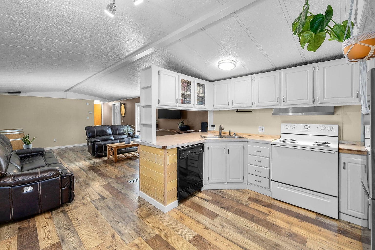 Photo of 16146 Green Forest Road 8 of 33