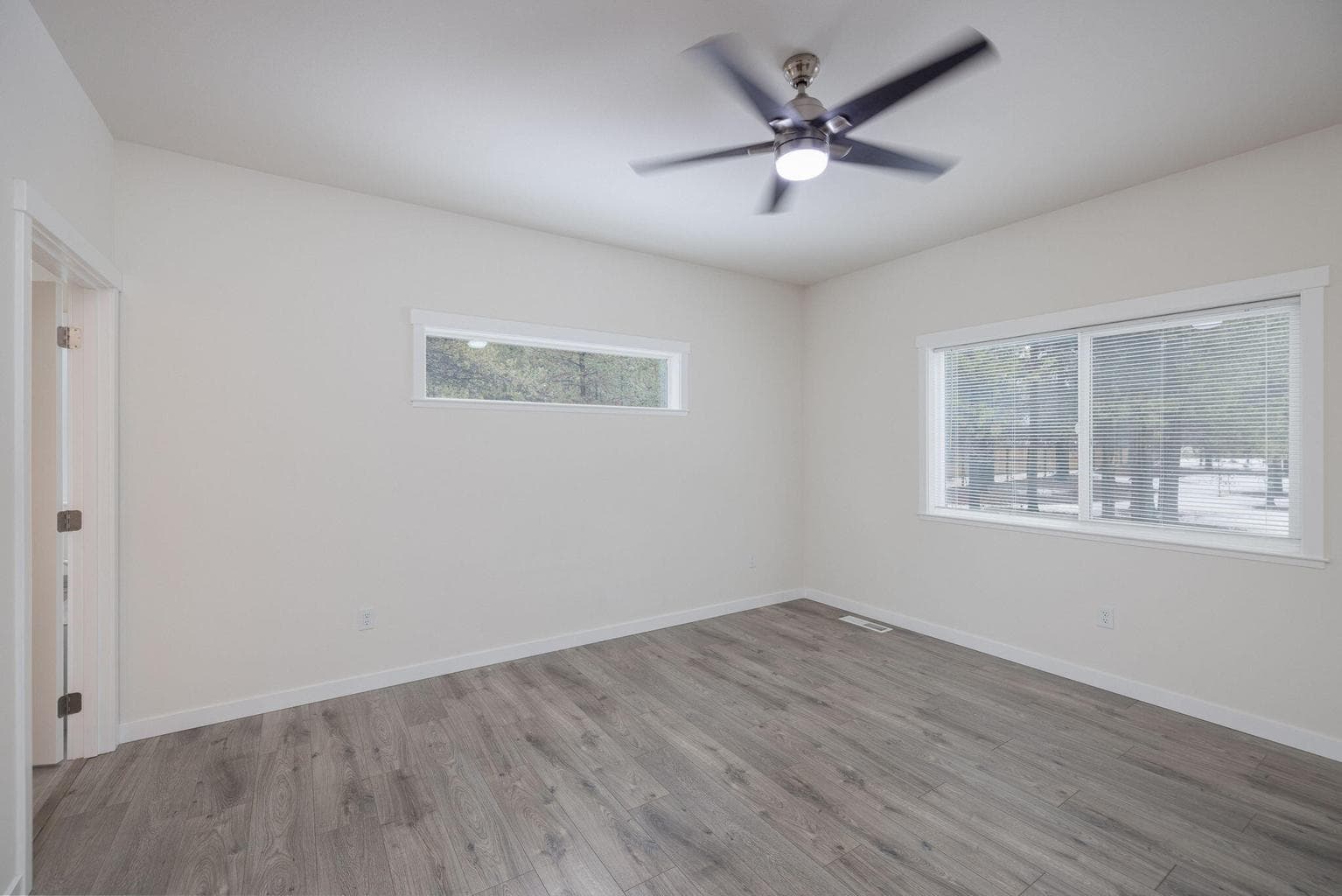 primary siuite all bedrooms have ceiling fans