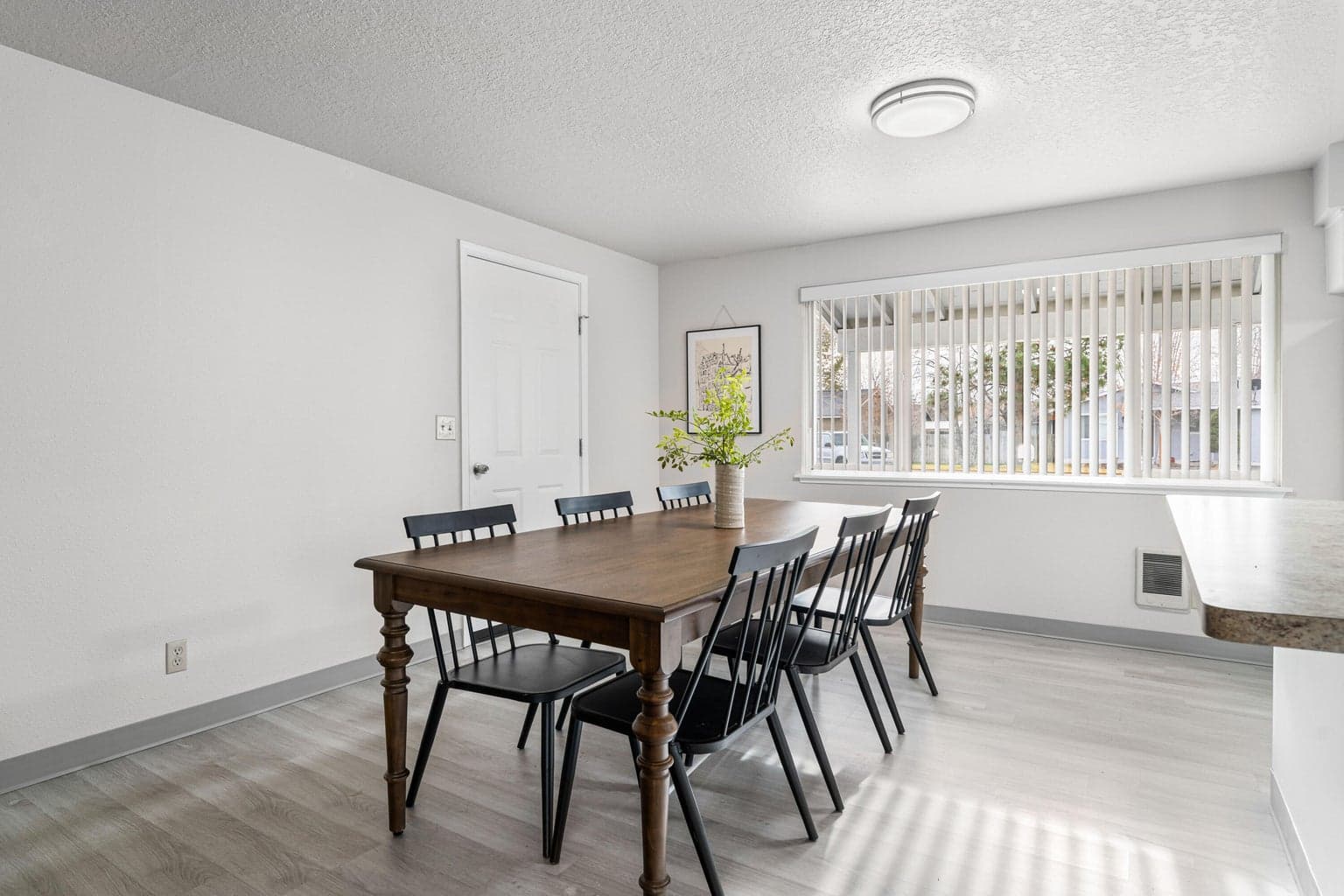 Photo of 2673 SW Evergreen Avenue 9 of 26